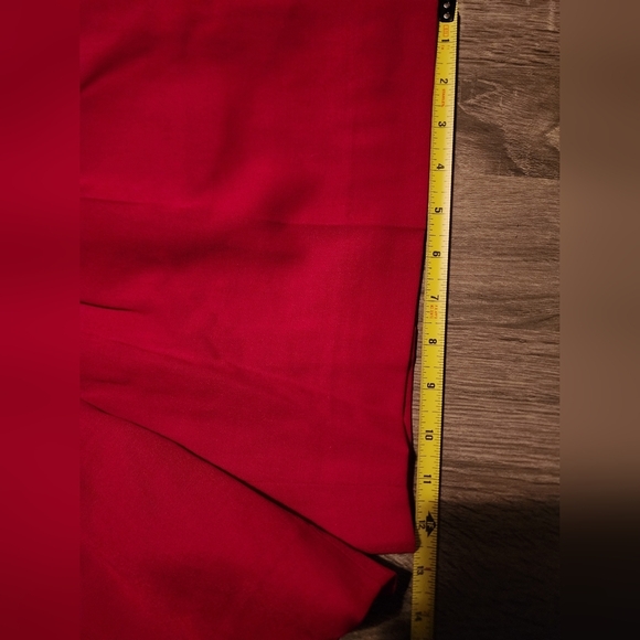 Red Preview Collection, 100% wool shorts. Size 4 - Picture 7 of 9